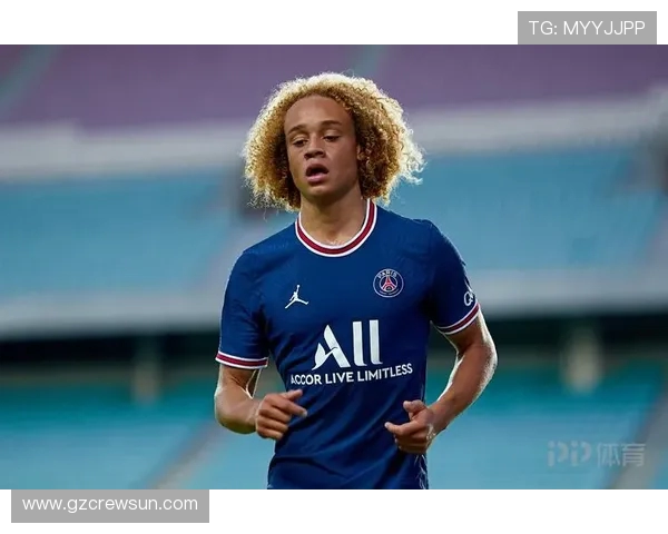 哈维西蒙斯：从青训新星到国际舞台的闪耀之星